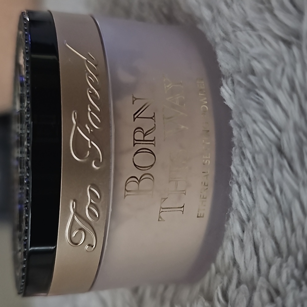 Born This Way Setting Powder - Picture 2 of 2